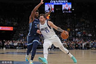 在赛场上展 在赛场上展